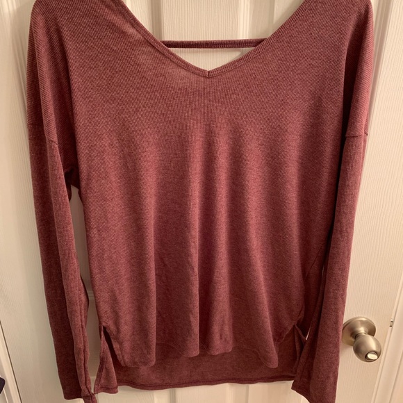 Burgundy V back Loose Top - Picture 3 of 5
